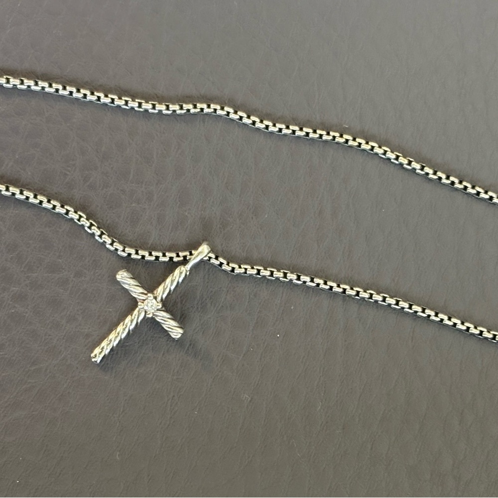 David Yurman Classic Cable Cross Necklace w diamond